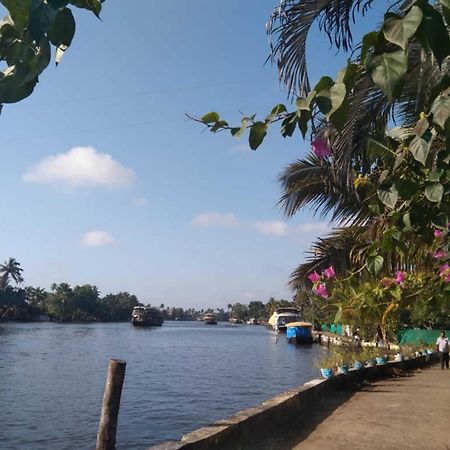 Tantra Lake House Alappuzha Bagian luar foto