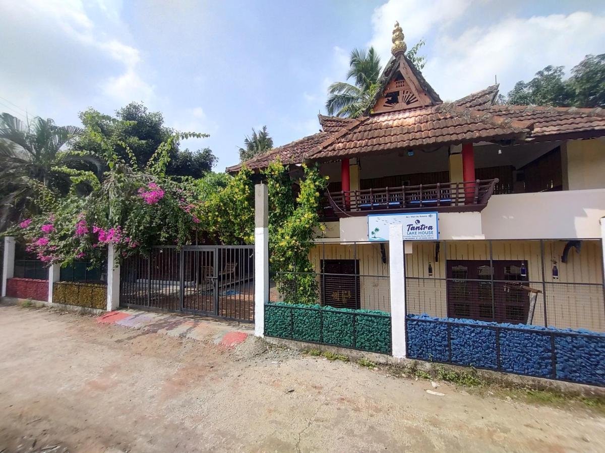 Tantra Lake House Alappuzha Bagian luar foto