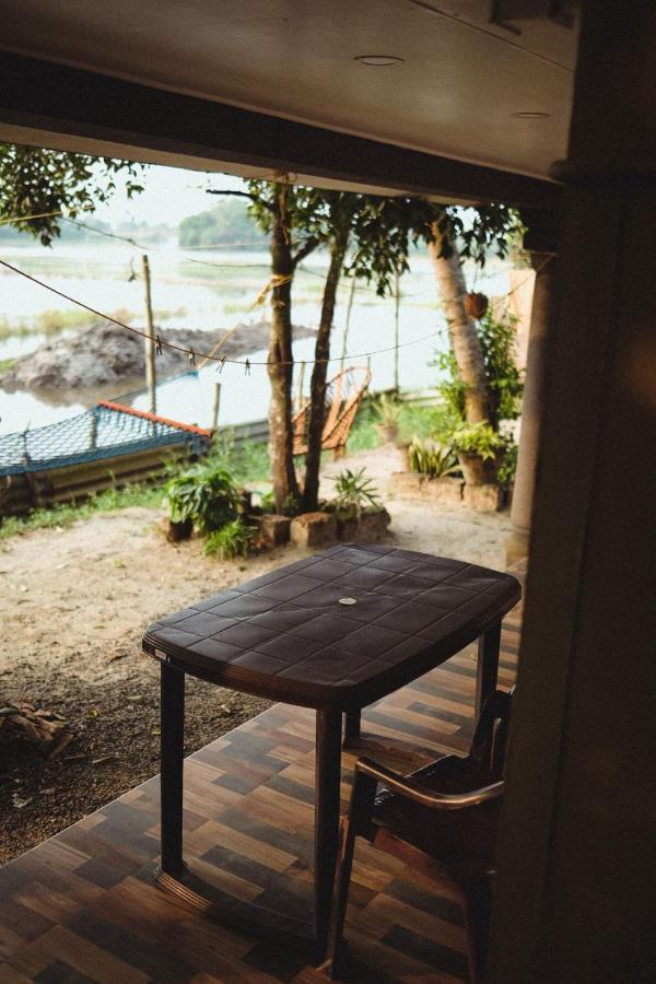 Tantra Lake House Alappuzha Bagian luar foto