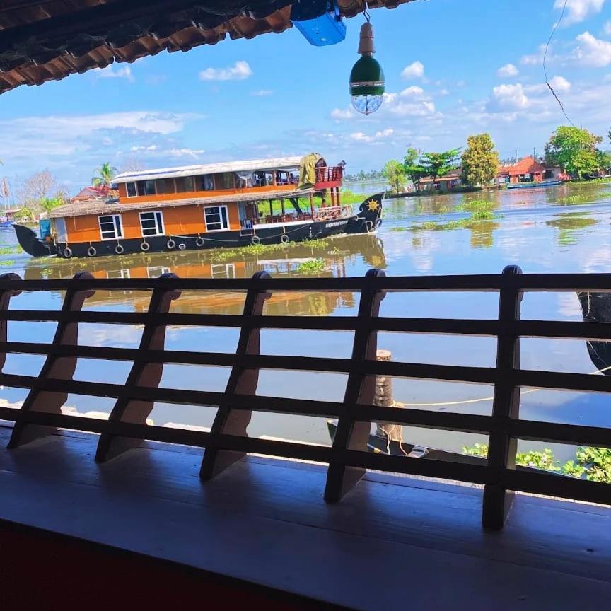 Tantra Lake House Alappuzha Bagian luar foto